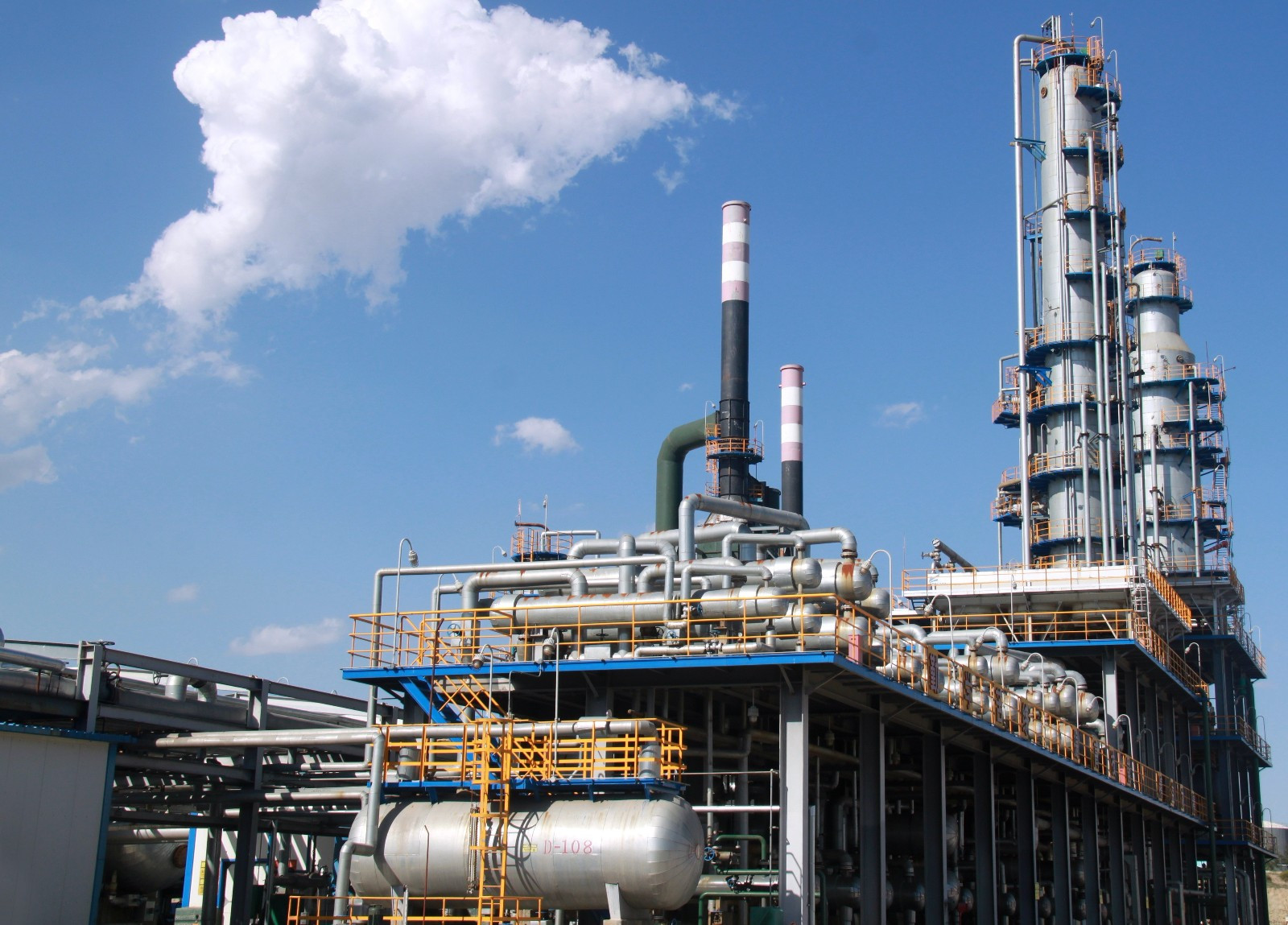 不銹鋼燒結濾芯在石油化工行業應用